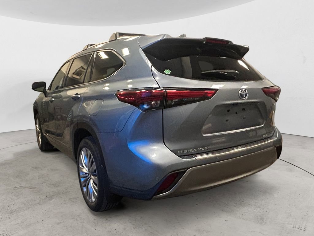 Used 2023 Toyota Highlander Platinum image 3