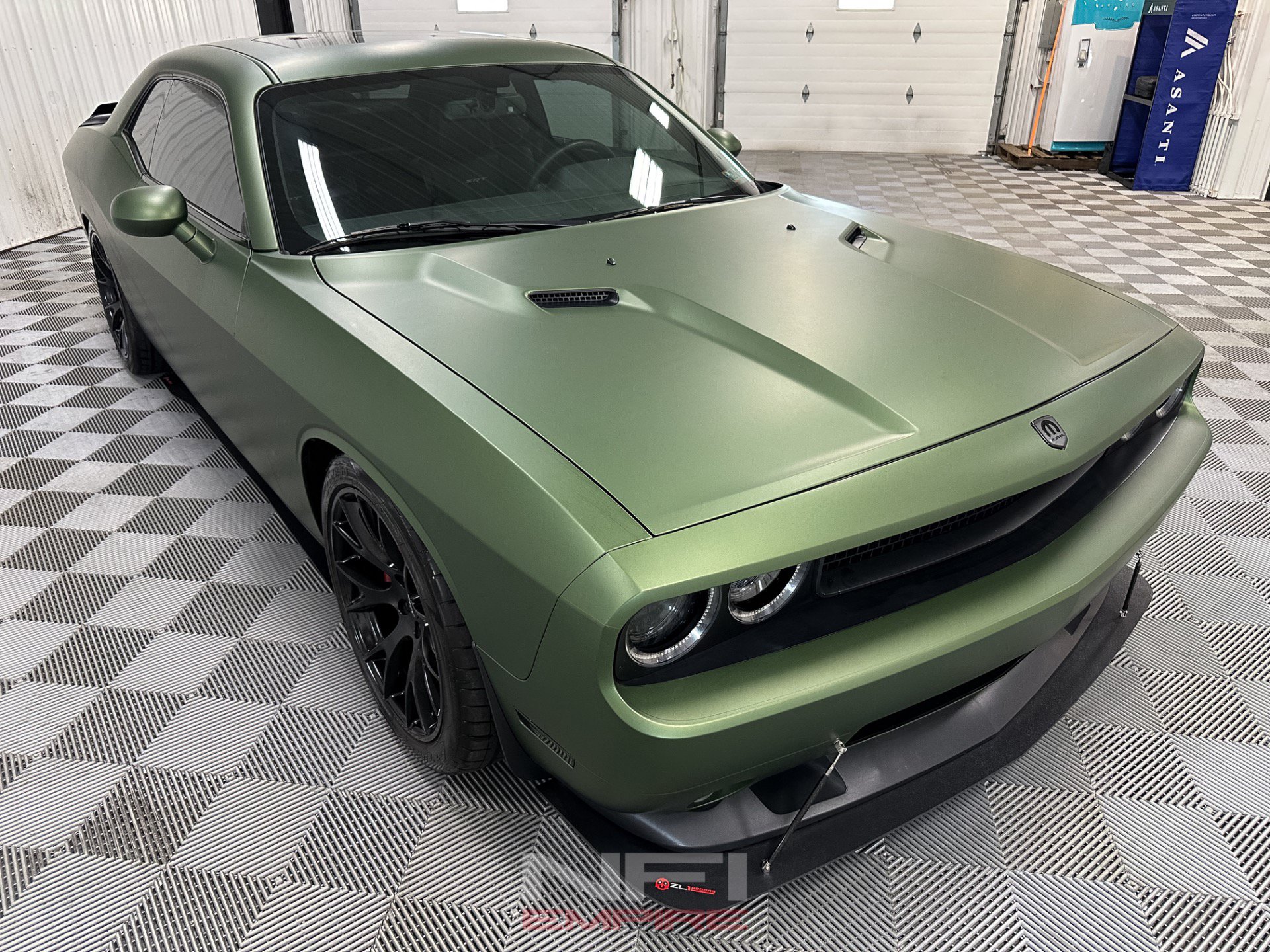 Used 2009 Dodge Challenger SRT8 w/ SRT Option Group II RWD image 5