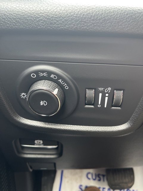 Used 2024 Jeep Grand Cherokee L Overland w/ Luxury Tech Group IV image 11