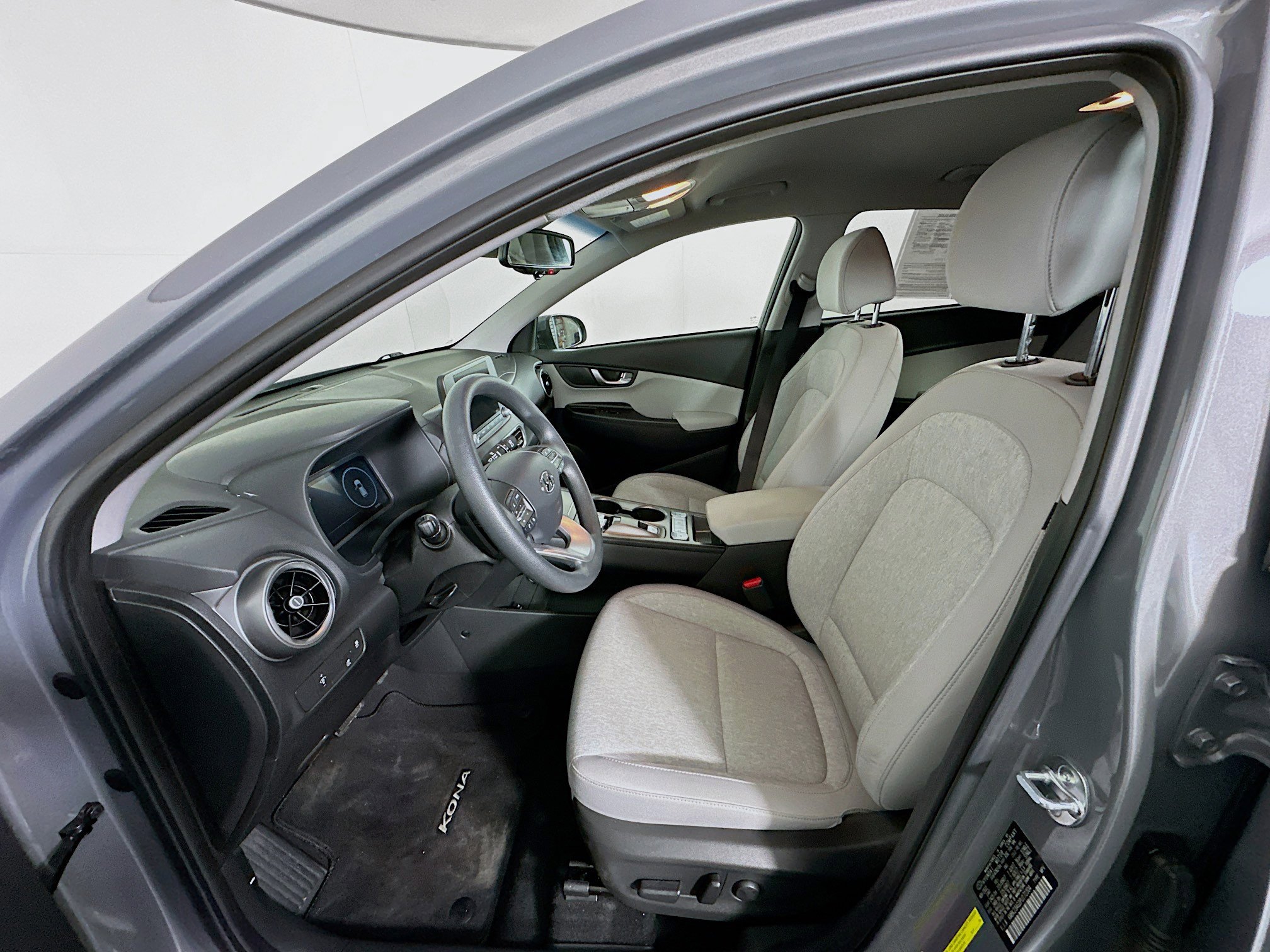 Used 2023 Hyundai Kona SE w/ Cargo Package image 13