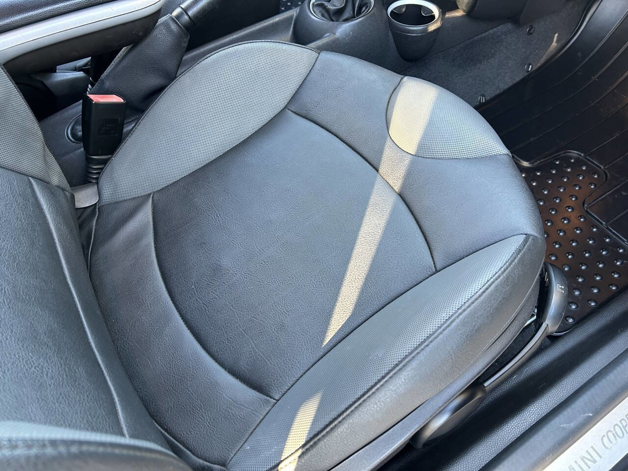 Used 2009 MINI Cooper S w/ Premium Pkg image 17