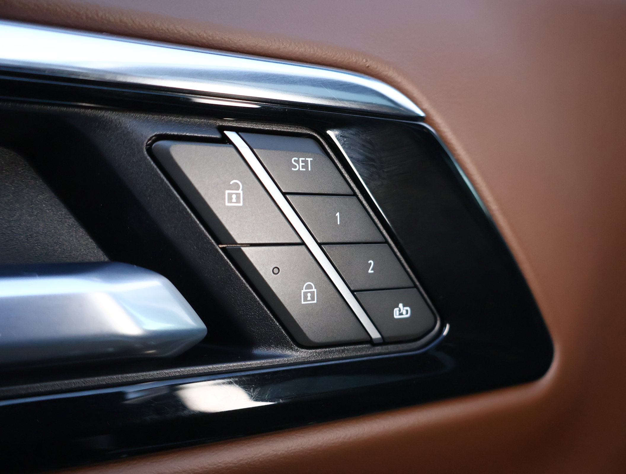 Certified 2025 Chevrolet Suburban High Country image 9