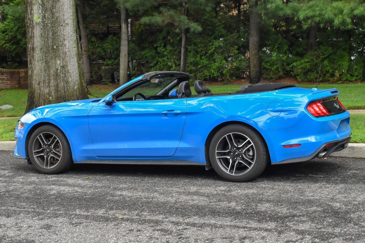 Used 2022 Ford Mustang Premium RWD image 6