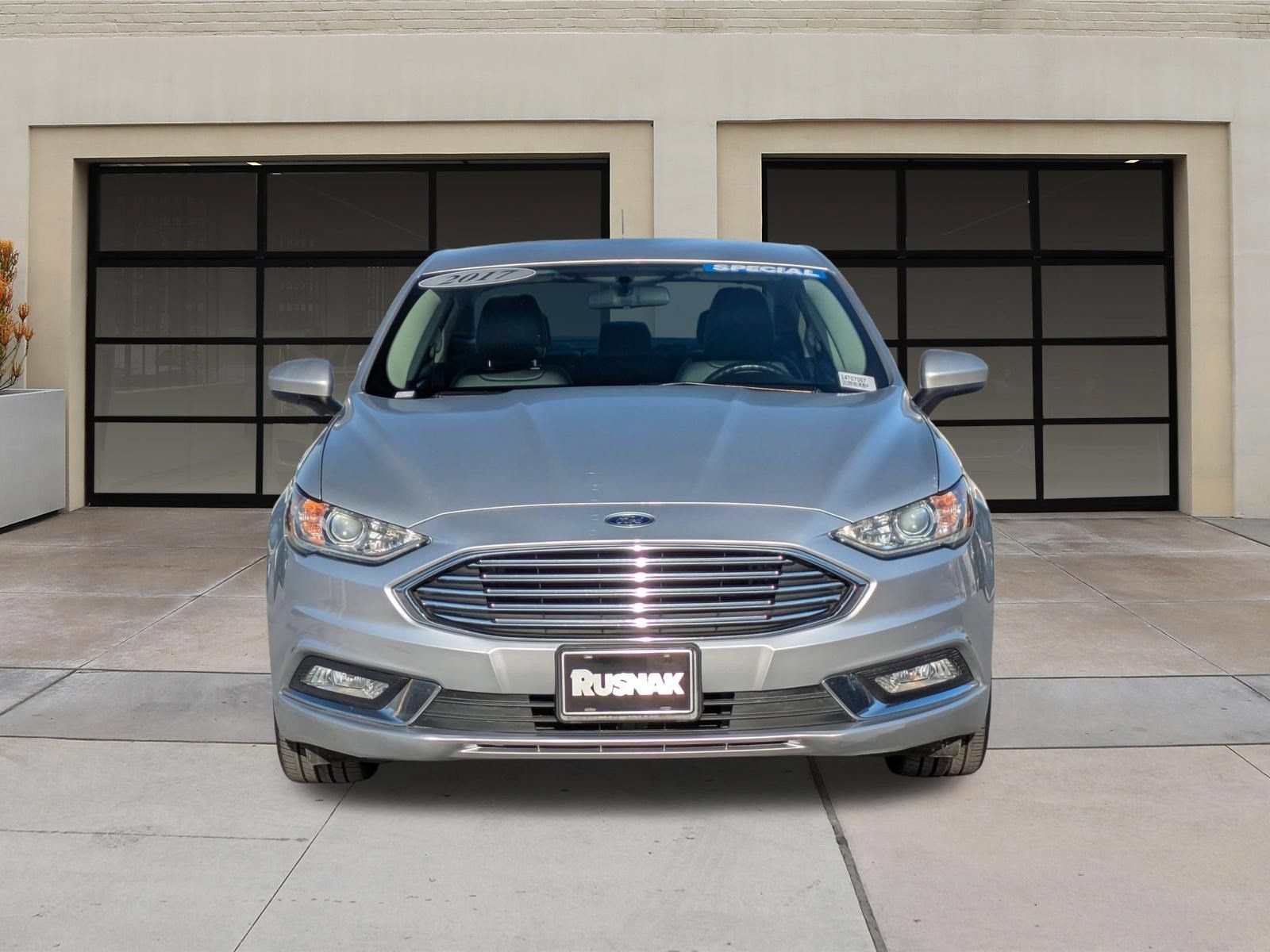 Used 2017 Ford Fusion SE w/ Equipment Group 201A FWD image 11