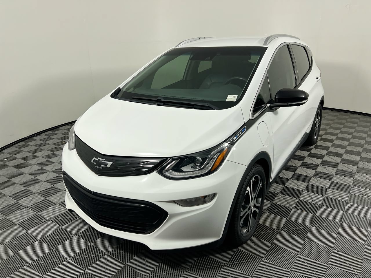 Used 2020 Chevrolet Bolt Premier w/ Infotainment Package FWD image 7