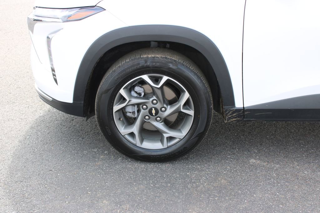 Used 2025 Chevrolet Trax LT w/ LT Convenience Package image 17