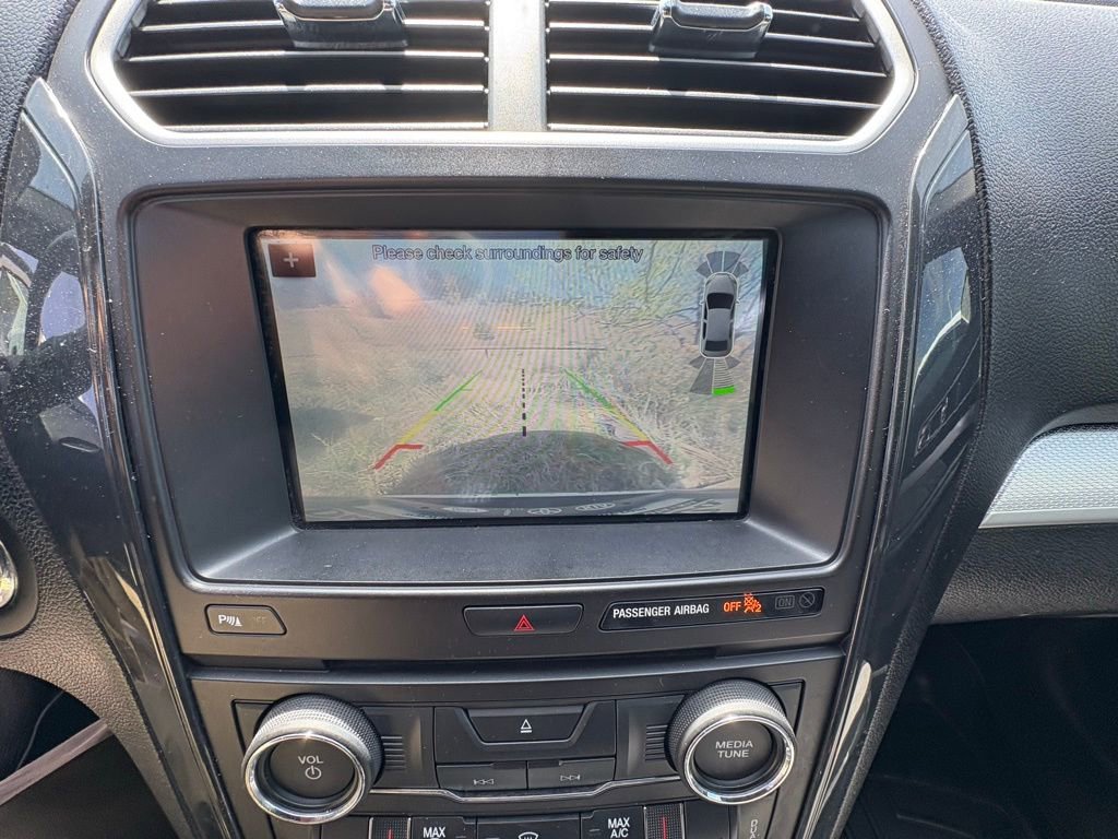 Used 2017 Ford Explorer XLT w/ Equipment Group 202A image 25