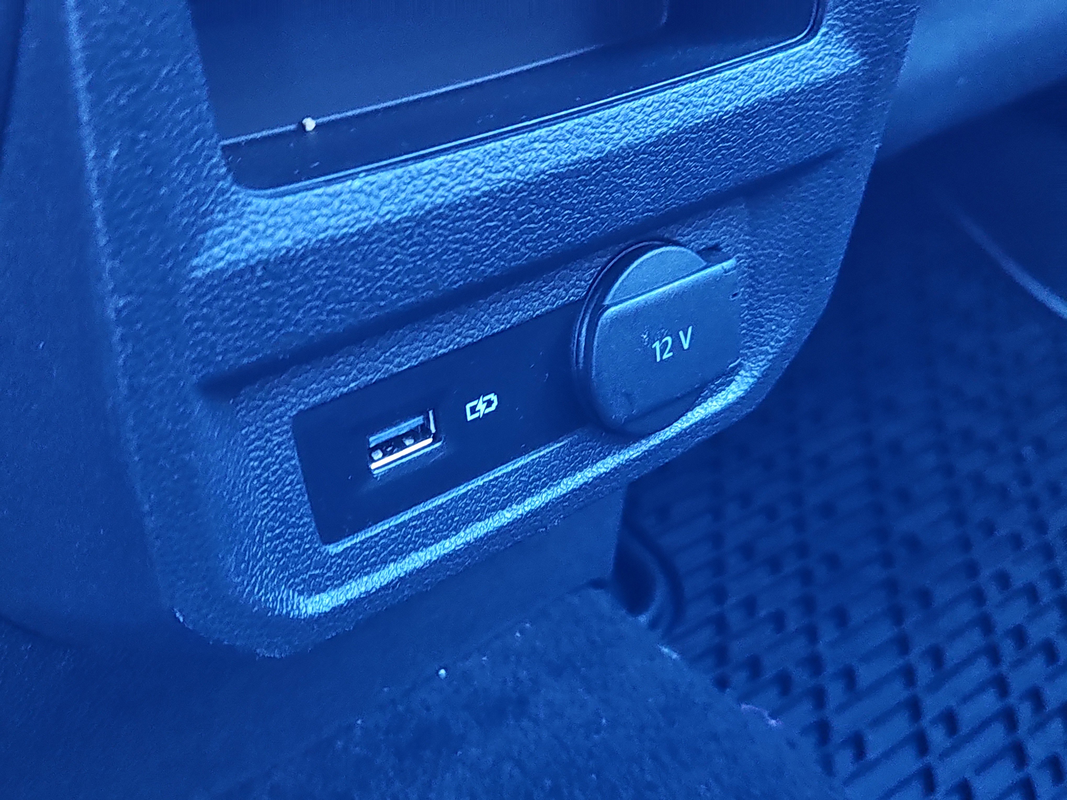 Used 2019 Volkswagen Tiguan SEL Premium image 16