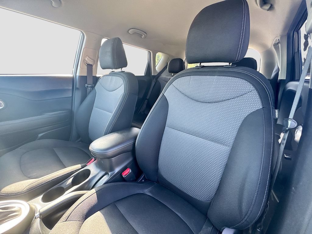 Used 2017 Kia Soul + FWD image 19