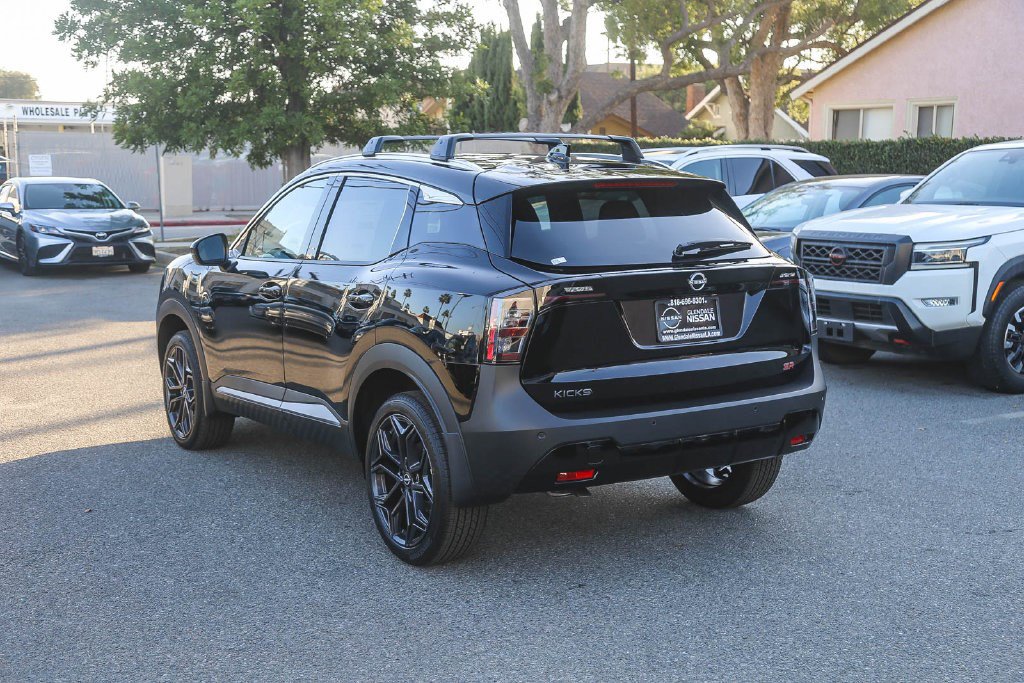 New 2026 Nissan Kicks SR w/ Illumination Package FWD image 6