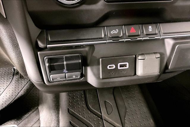 Used 2023 Chevrolet Silverado 2500 Custom w/ Custom Convenience Package AWD/4WD image 15
