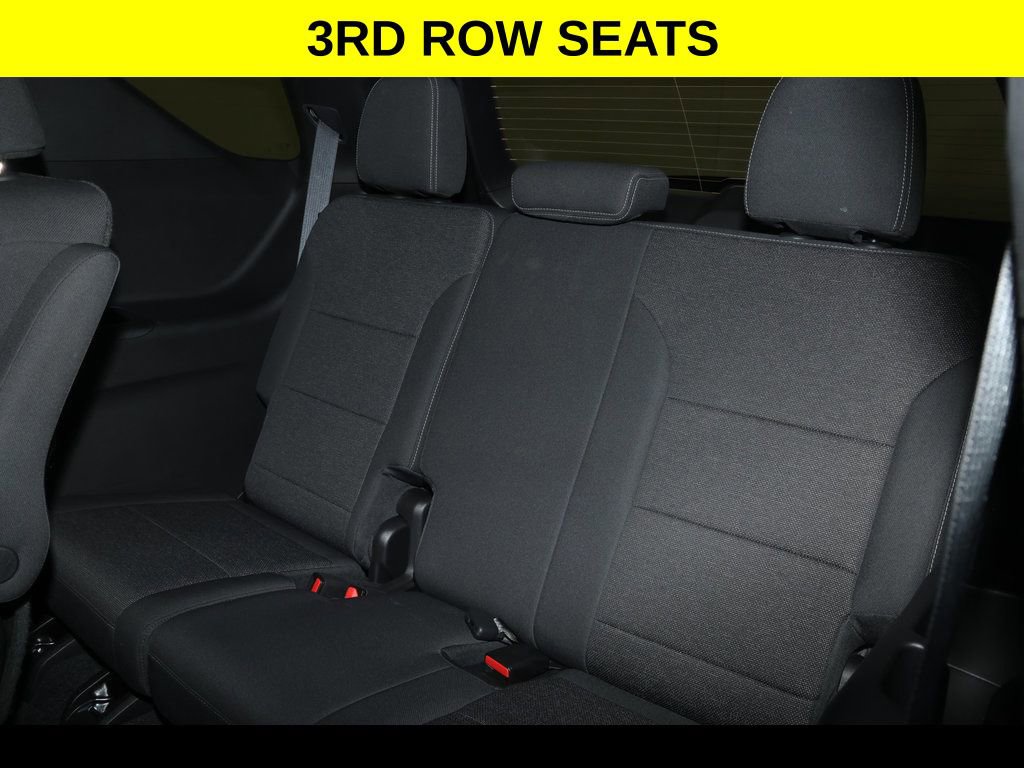 Used 2025 Chevrolet Traverse LT image 8