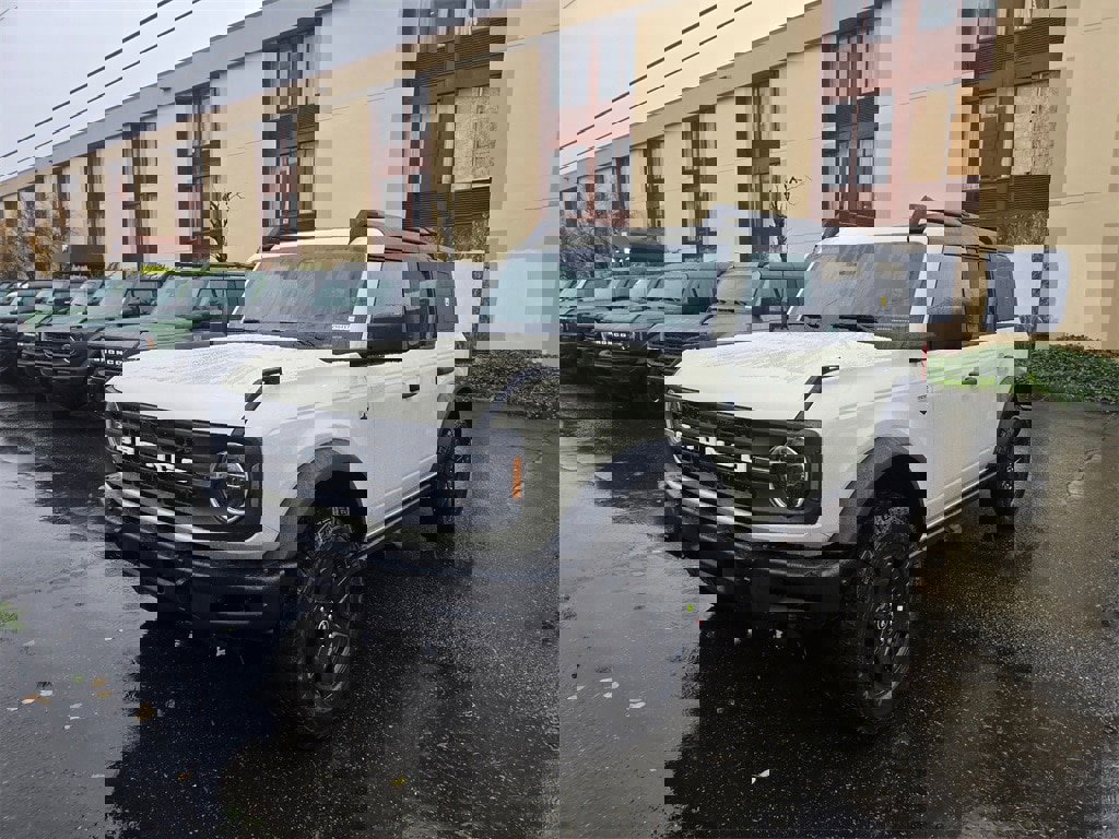 New 2025 Ford Bronco Big Bend w/ Black Diamond Package