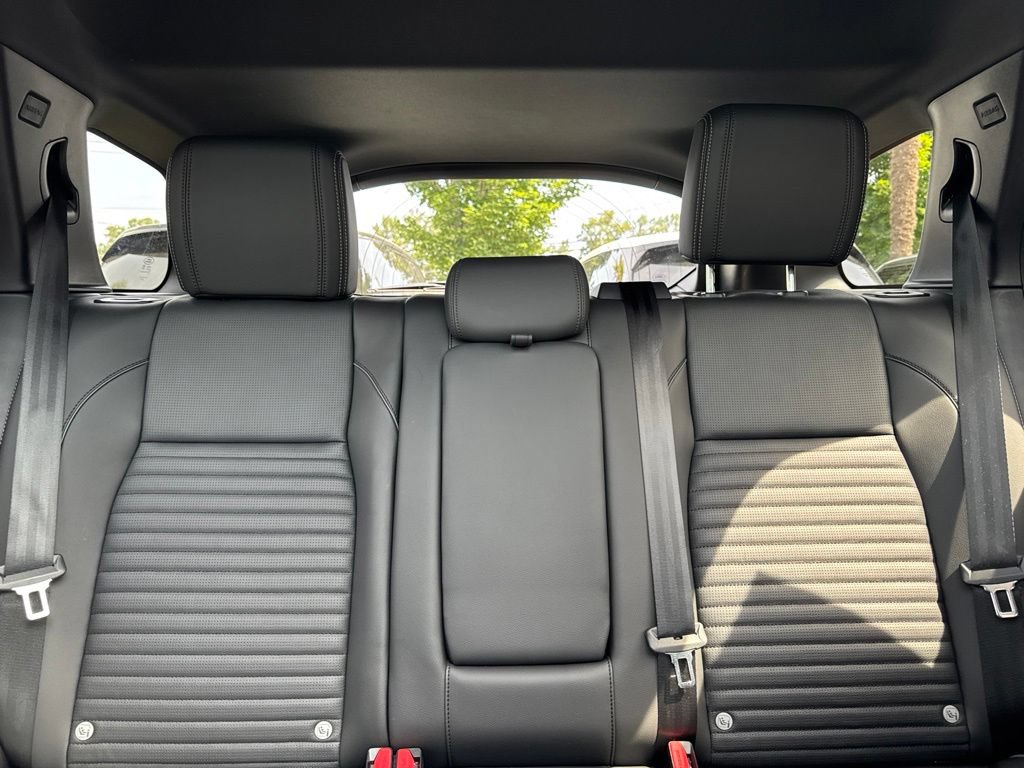 Certified 2025 Land Rover Discovery Sport Dynamic SE AWD/4WD image 19