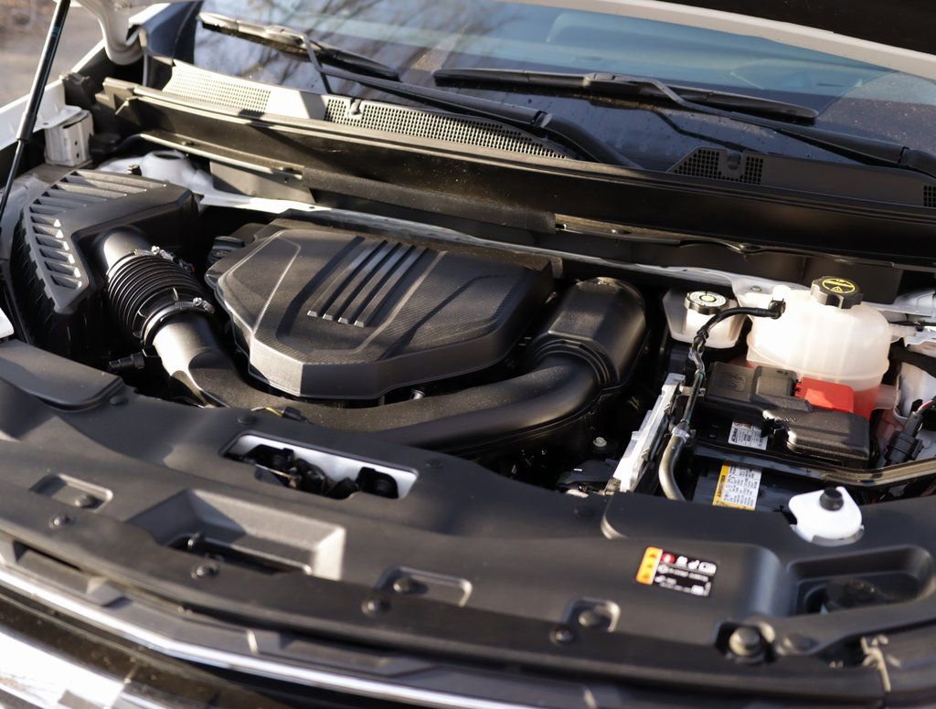 Used 2025 Chevrolet Traverse LT image 35