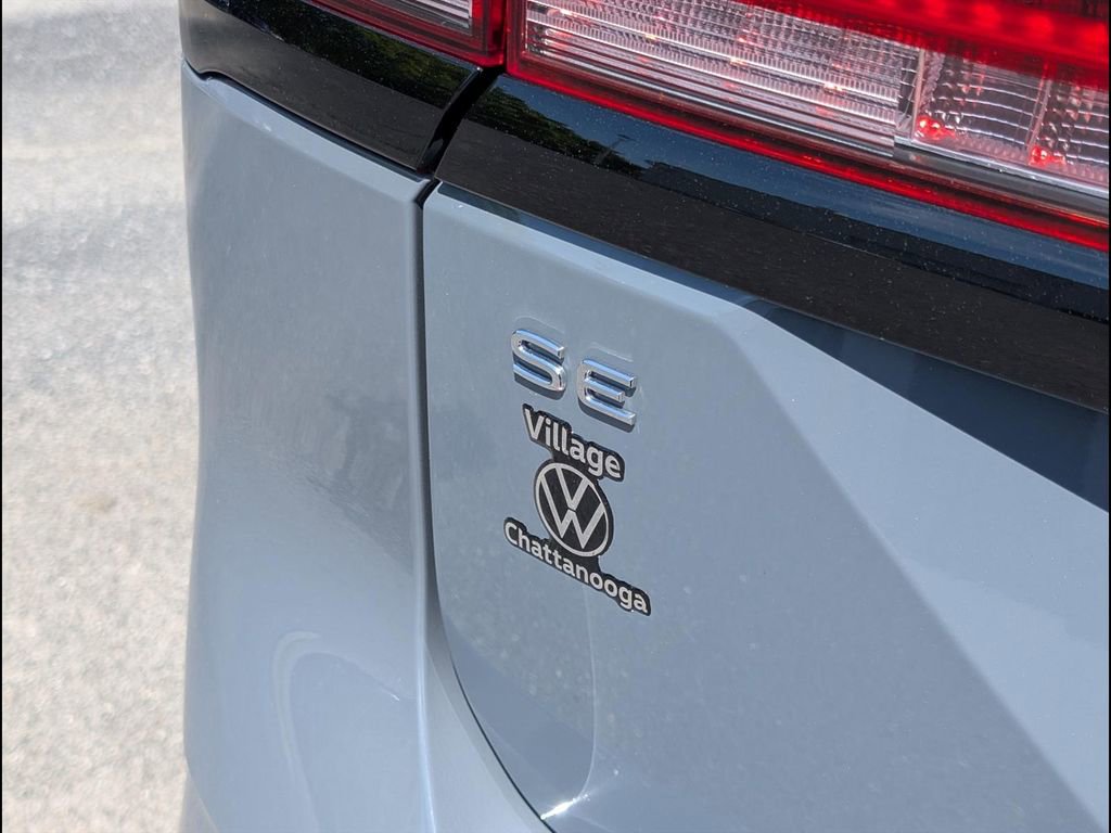 Used 2024 Volkswagen Atlas Peak Edition SE AWD/4WD image 23