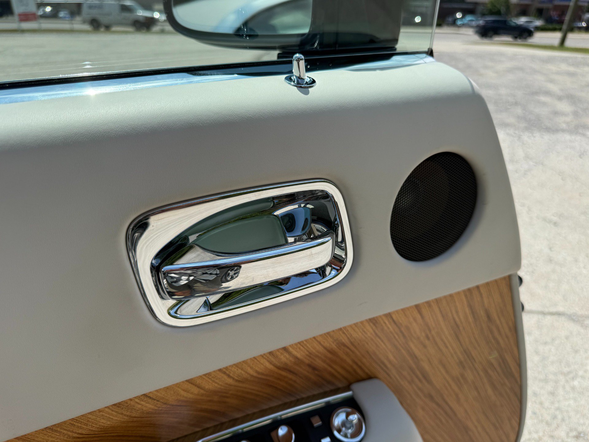 Used 2015 Rolls-Royce Wraith RWD image 36