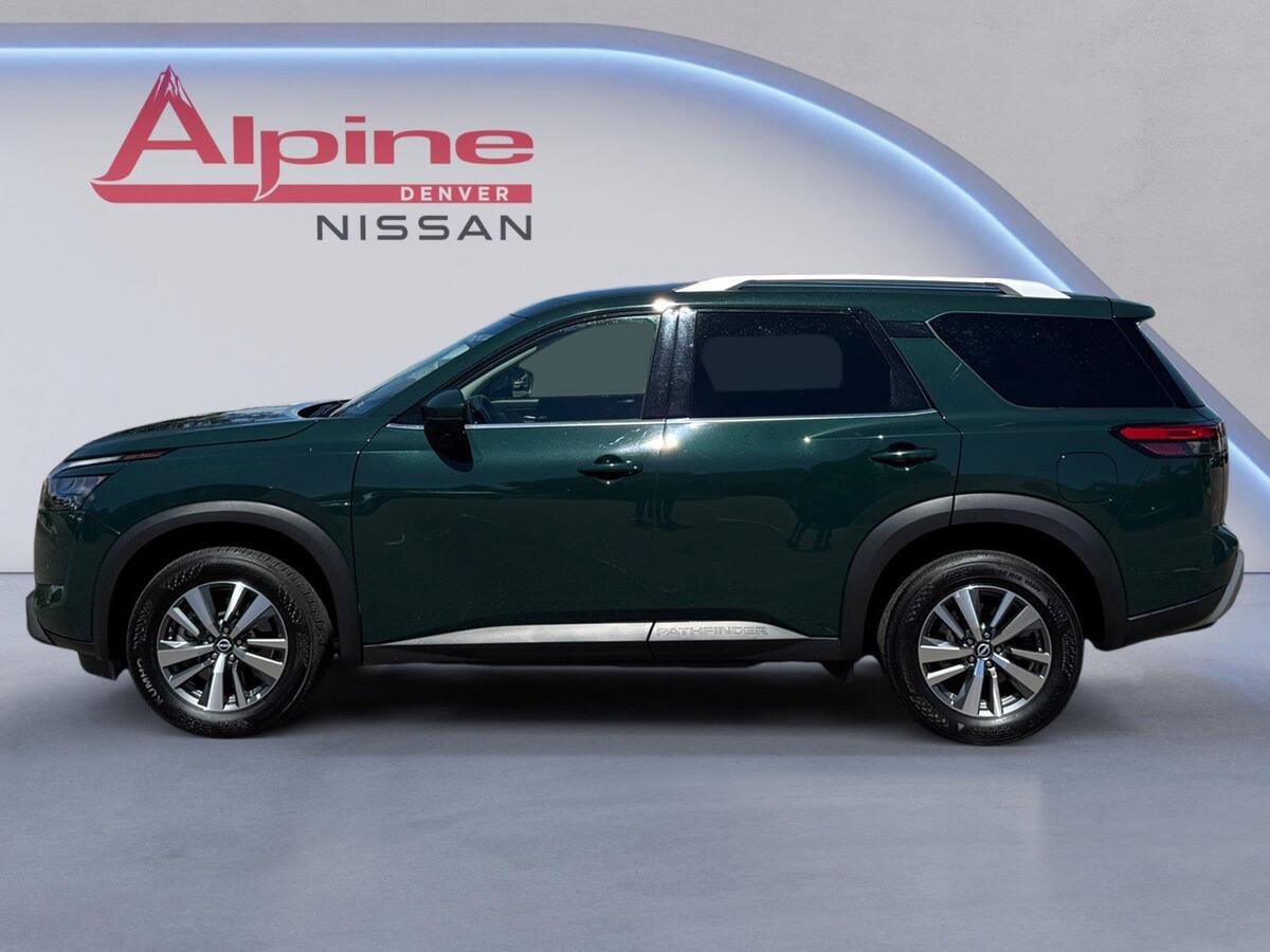 Used 2025 Nissan Pathfinder SL AWD/4WD image 2