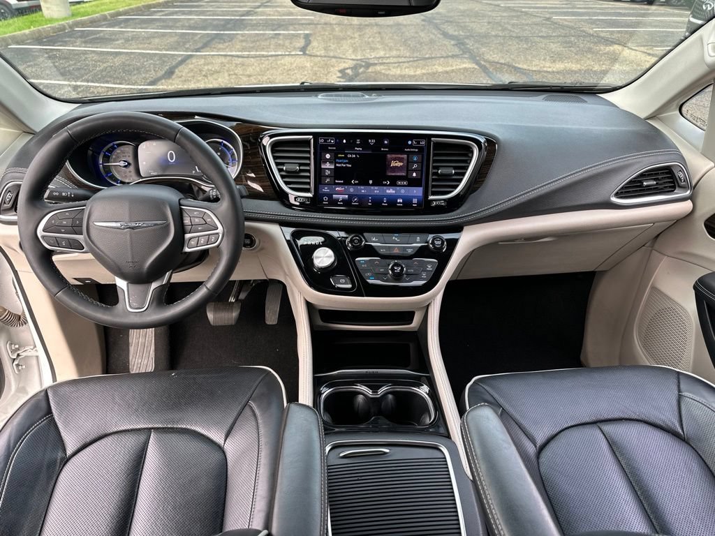 Used 2023 Chrysler Pacifica Limited FWD image 45