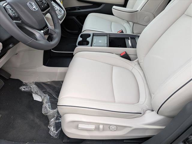 New 2026 Honda Odyssey Touring image 4
