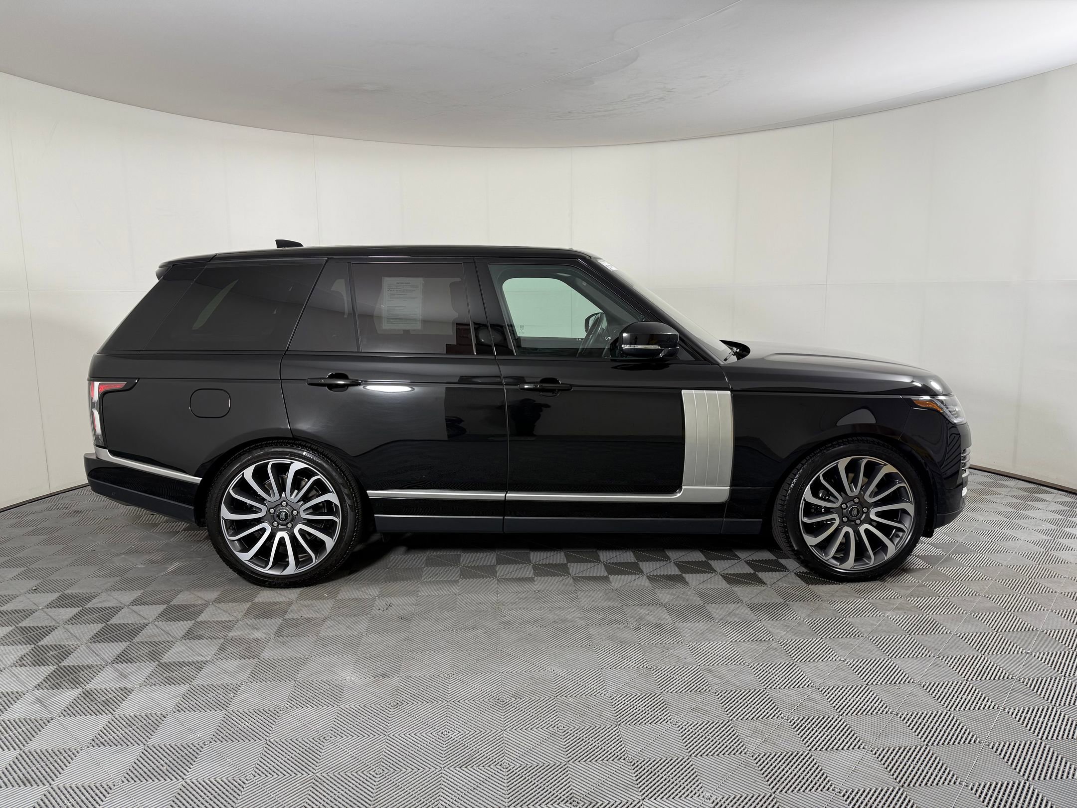 Used 2022 Land Rover Range Rover Westminster Edition image 8