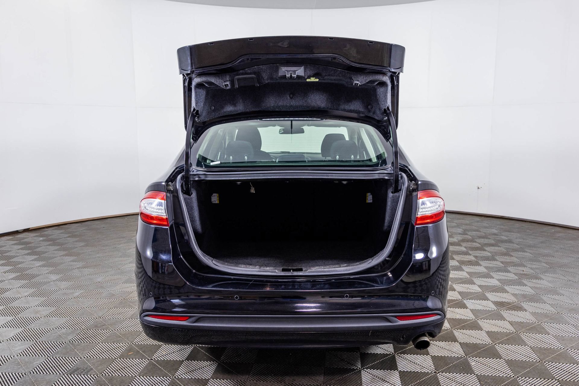 Used 2016 Ford Fusion SE FWD image 38