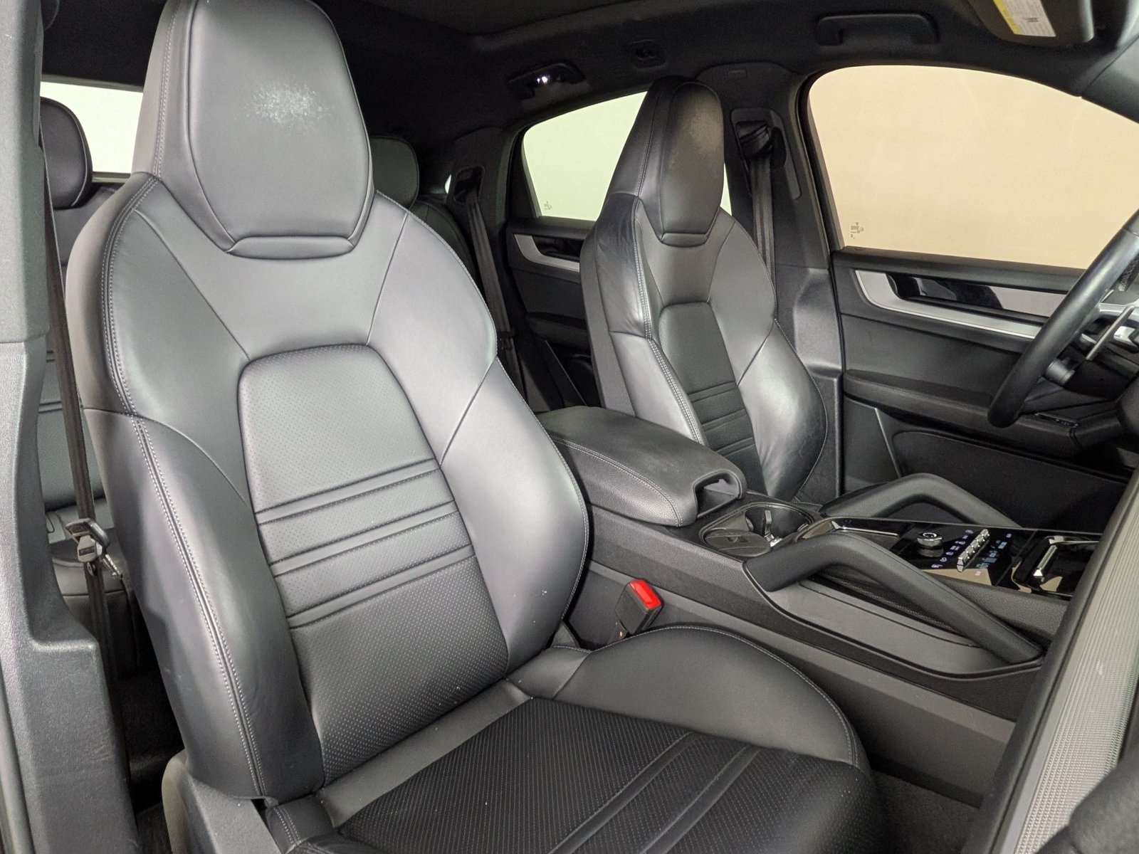 Certified 2024 Porsche Cayenne Coupe AWD/4WD image 23