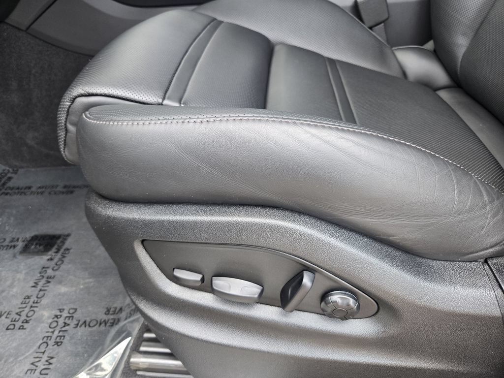 Used 2025 Porsche Cayenne S AWD/4WD image 23