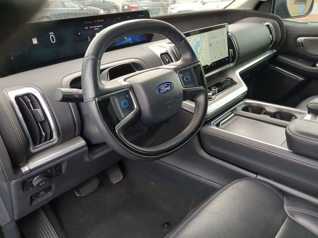 Used 2025 Ford Expedition Platinum image 15