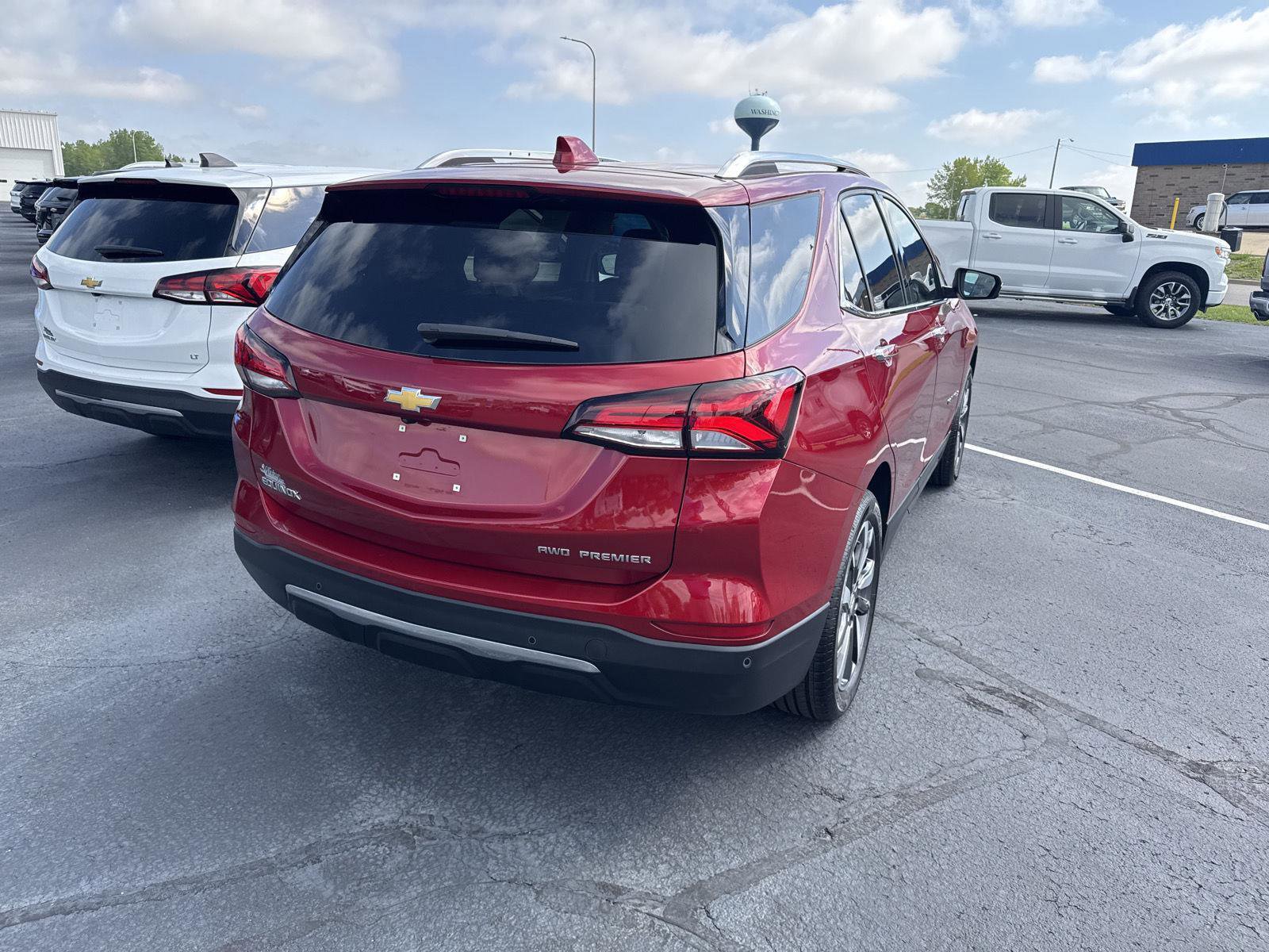 Used 2024 Chevrolet Equinox Premier AWD/4WD image 3