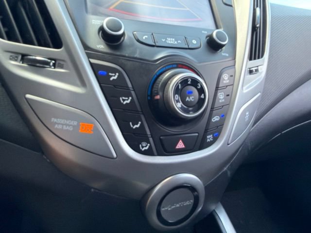 Used 2017 Hyundai Veloster FWD image 26