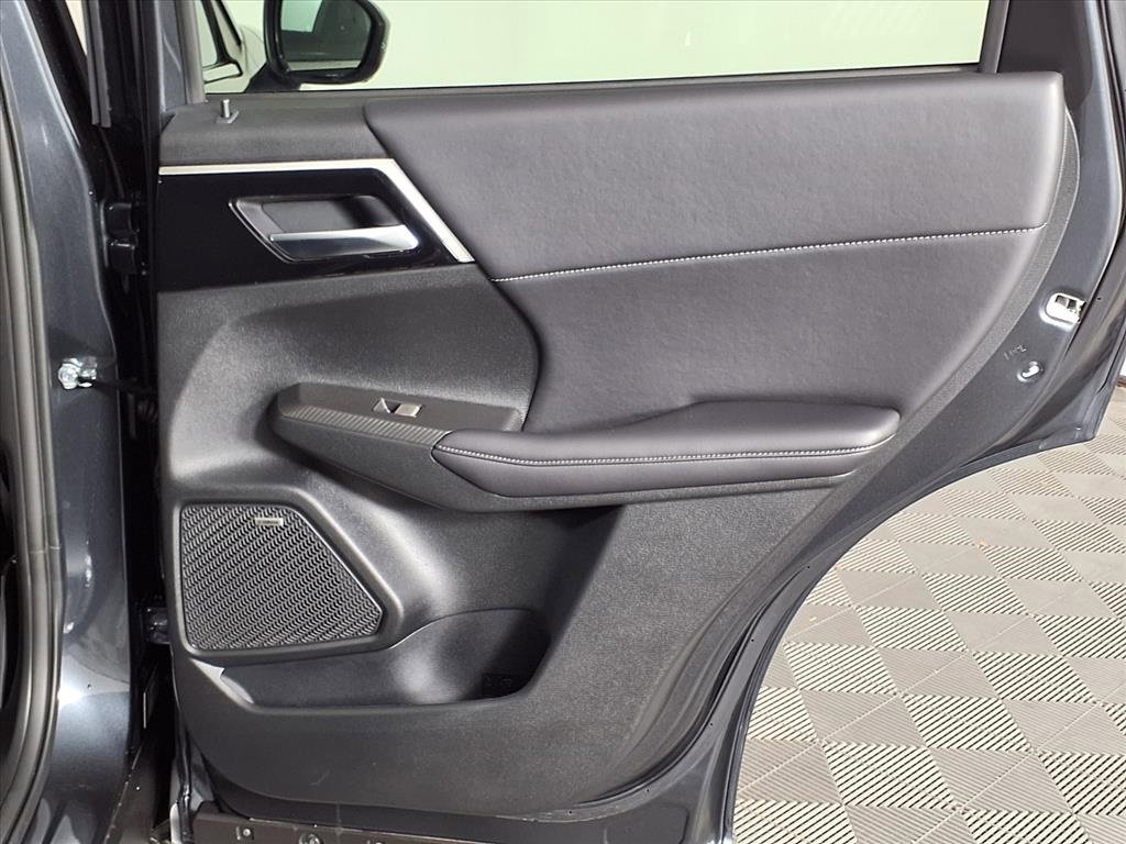 New 2025 Mitsubishi Outlander SE image 10