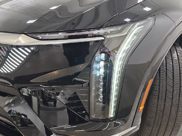 New 2027 Cadillac Optiq Luxury w/ LPO, Floor Liner Package AWD/4WD image 26