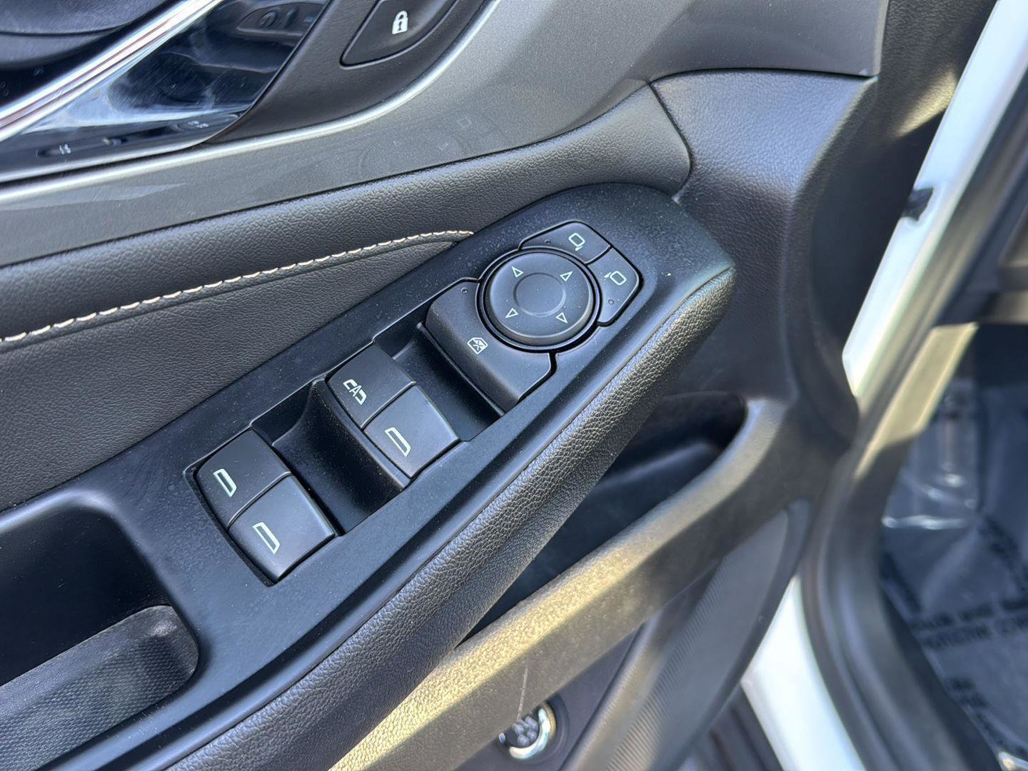 Used 2023 Chevrolet Traverse LT image 27