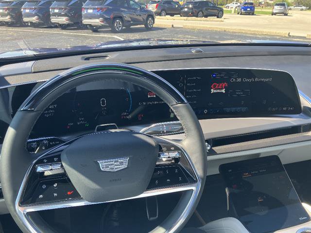 Certified 2026 Cadillac Vistiq Sport image 14