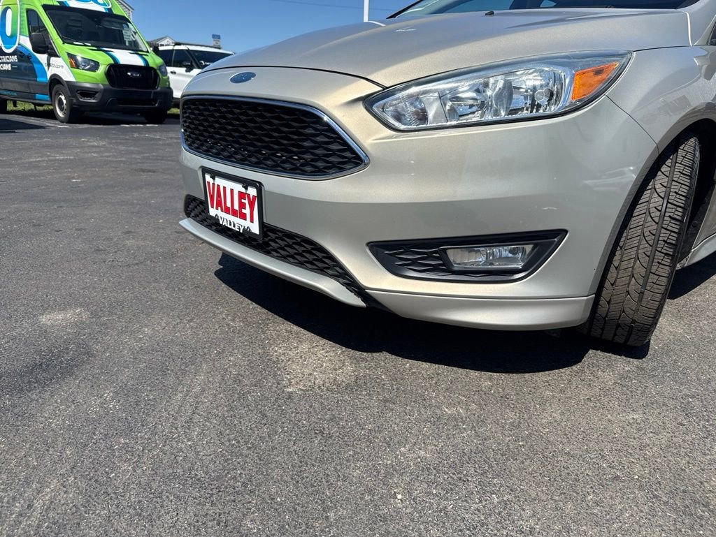 Used 2015 Ford Focus SE w/ SE Sport Package FWD image 46