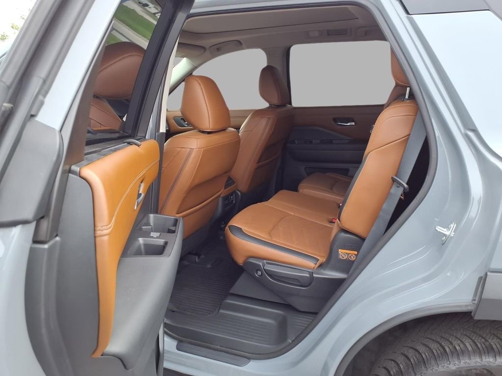 Certified 2023 Nissan Pathfinder Platinum w/ Cargo Package AWD/4WD image 26