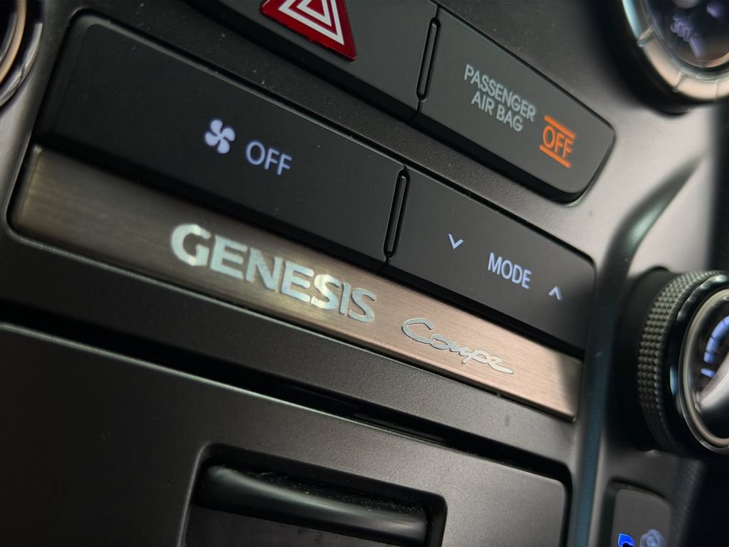 Used 2016 Hyundai Genesis 3.8 RWD image 22