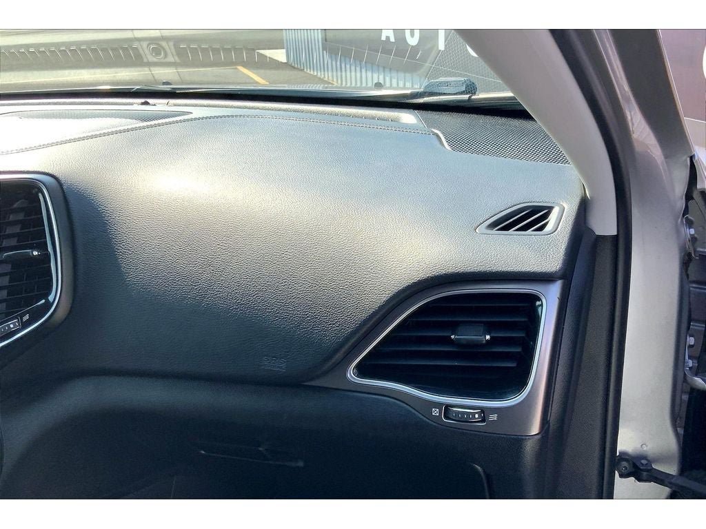 Used 2019 Jeep Cherokee Limited AWD/4WD image 18
