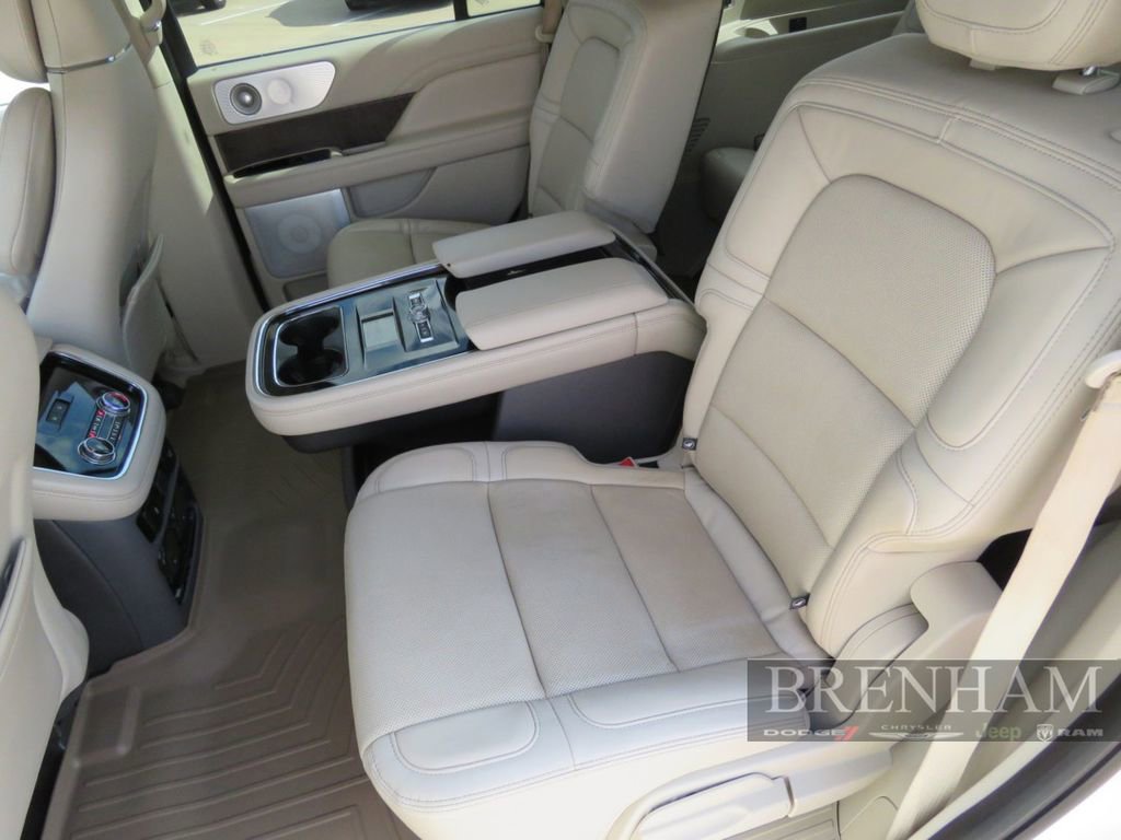 Used 2020 Lincoln Navigator Reserve w/ Luxury Package image 17