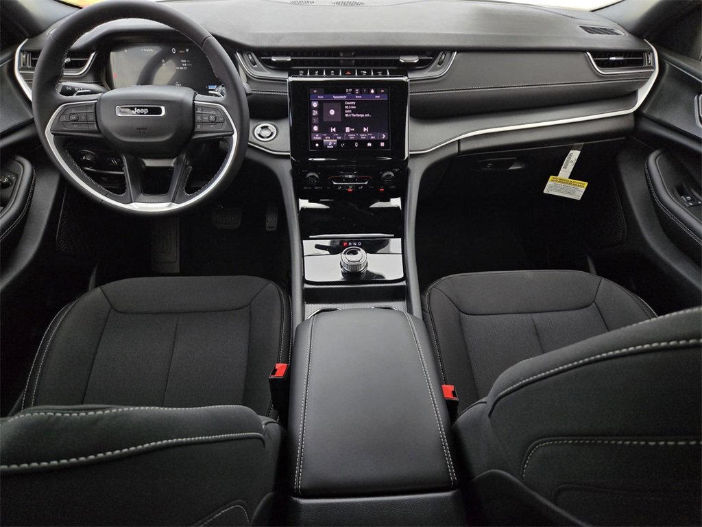 New 2025 Jeep Grand Cherokee L Laredo image 15