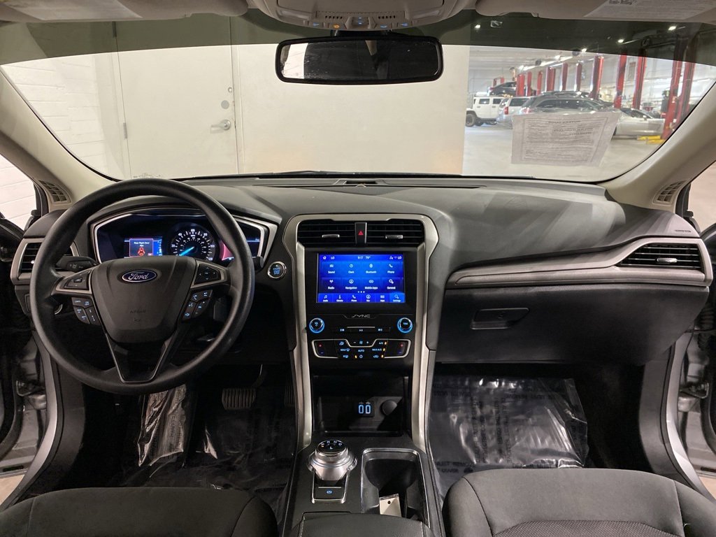 Used 2020 Ford Fusion SE image 11