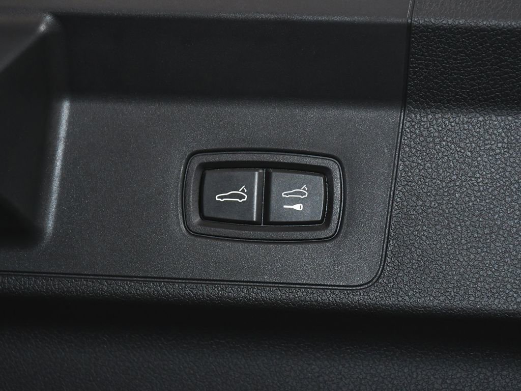 Used 2025 Porsche Panamera 4 image 68