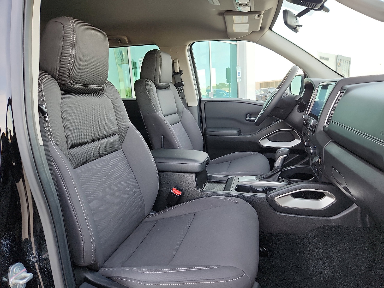 Used 2024 Nissan Frontier SV image 15