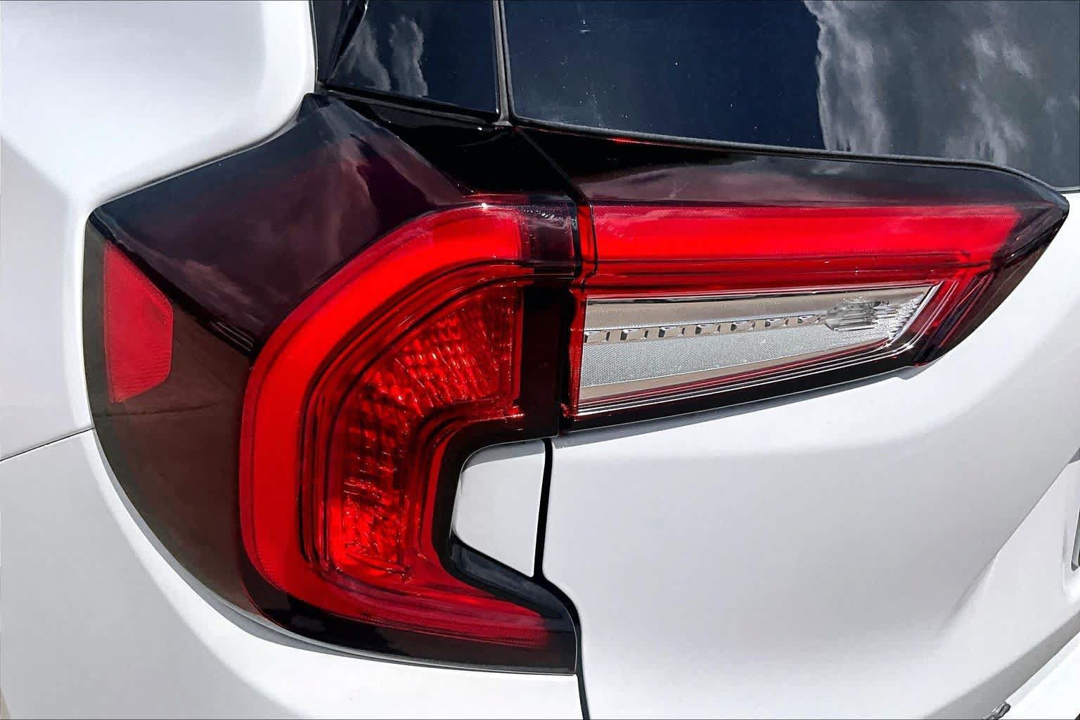 Used 2024 GMC Terrain SLE w/ Driver Convenience Package FWD image 29