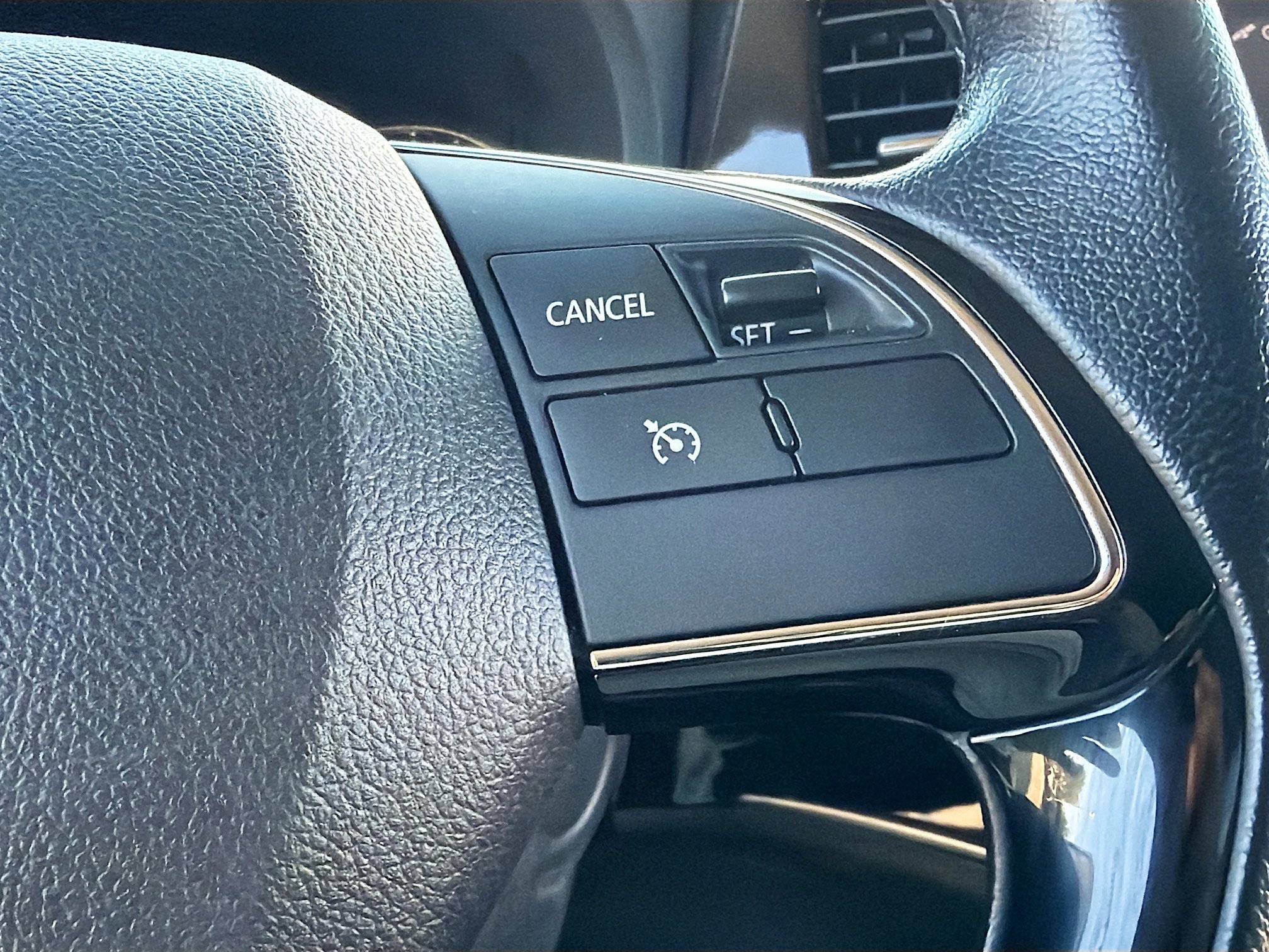 Used 2017 Mitsubishi Outlander SEL image 34