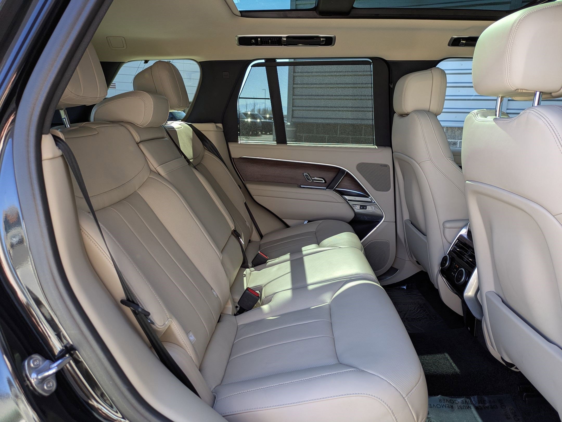 Certified 2024 Land Rover Range Rover SE image 29