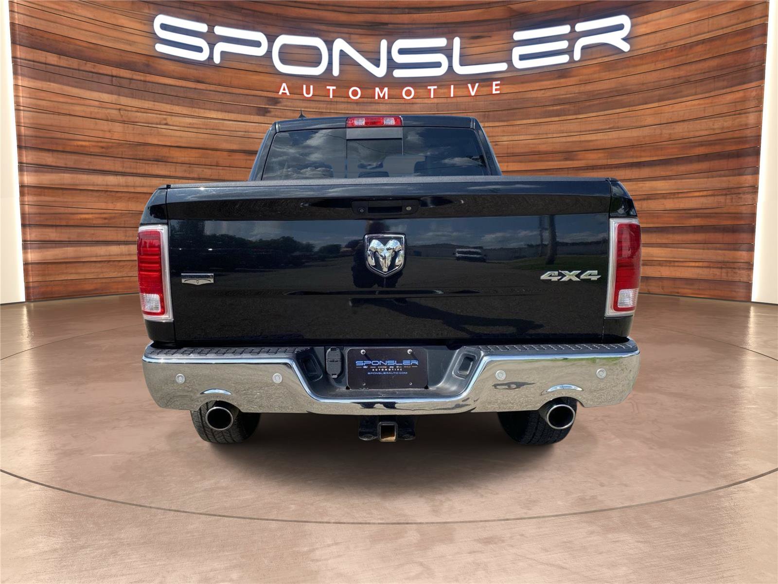 Used 2017 RAM 1500 Laramie w/ Convenience Group AWD/4WD image 5