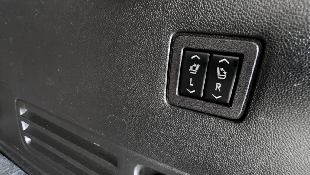 Used 2023 Chevrolet Traverse High Country AWD/4WD image 13