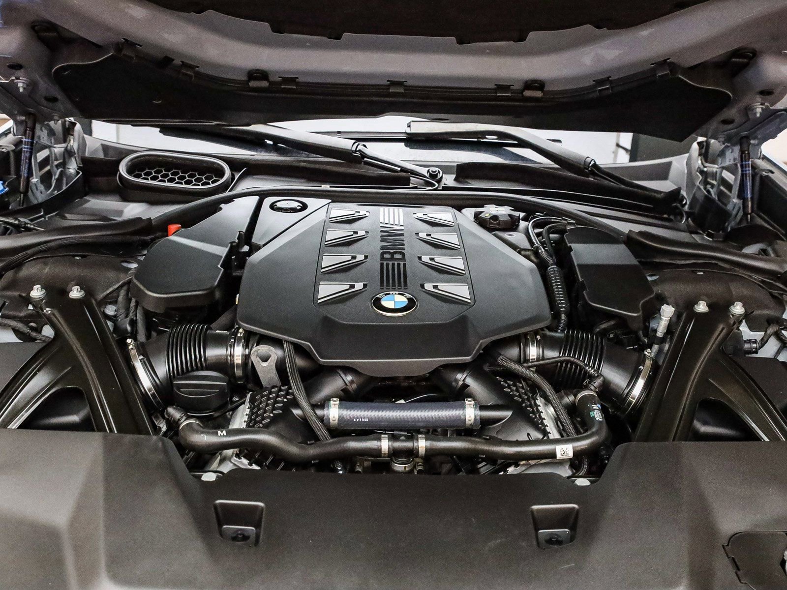 Certified 2023 BMW 760i xDrive w/ Parking Assistance Package image 28